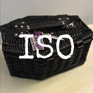 ISOOOO !Dolls Kill Black Wicker Picnic Basket Handbag with Charm Elvira